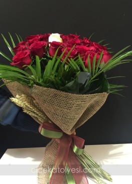 24 Kırmızı 1 Beyaz Gül Buketi