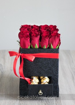 Kutuda Güller ve Çikolatalar