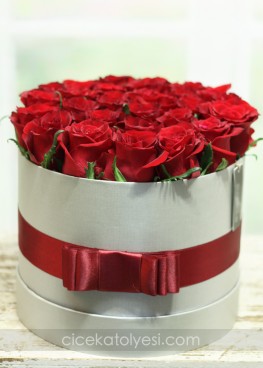 Özel Tasarım Kırmızı Güller 25 adet