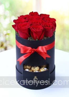 Kutuda 10 ad Kırmızı Güller ve Çikolatalar